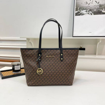 MK
90 dhs✅
Size47cm

Zain06
♥️♥️♥️