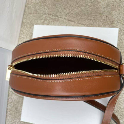 Celine Cuir Triomphe oval crossbody bag🥀

For Price 👇 WhatsApp✅
0568585901 
0507557372
0552275751 Owner Zain 👌

Zain71
♥️♥️♥️
