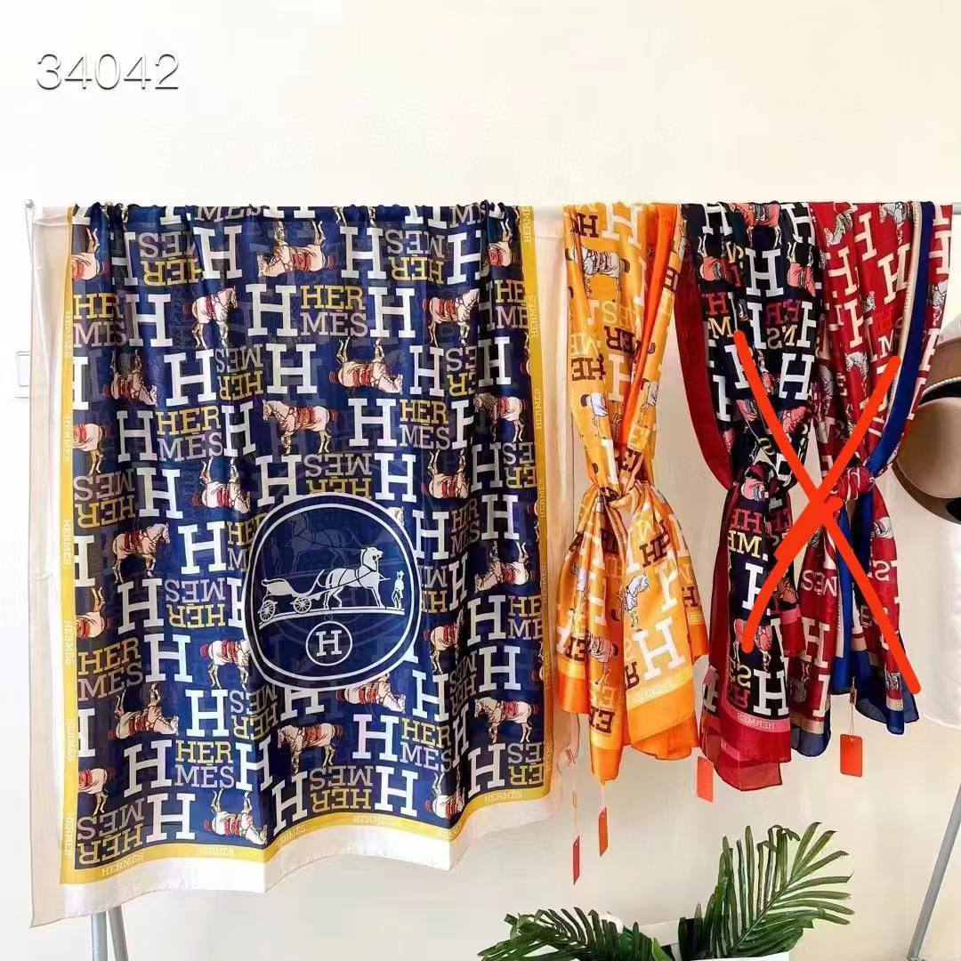 Silk scarf 
40 dhs✅

Zain93
♥️♥️♥️