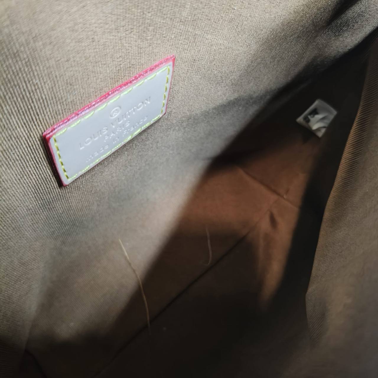 LV
ᴍɪɴɪ ʟᴏᴄᴋɪᴛ BB ɪɴ
ᴍᴏɴᴏɢʀᴀᴍ ᴄᴀɴᴠᴀs
ᴠᴀᴄʜᴇᴛᴛᴀ ʟᴇᴀᴛʜᴇʀ ᴛʀɪᴍ
ʟᴏɴɢ ʙᴇʟᴛ sᴛʀᴀᴘ
sɪᴢᴇ: 17 cm
ᴡɪᴛʜ BOX

85 dhs✅

Zain31
♥️♥️♥️
