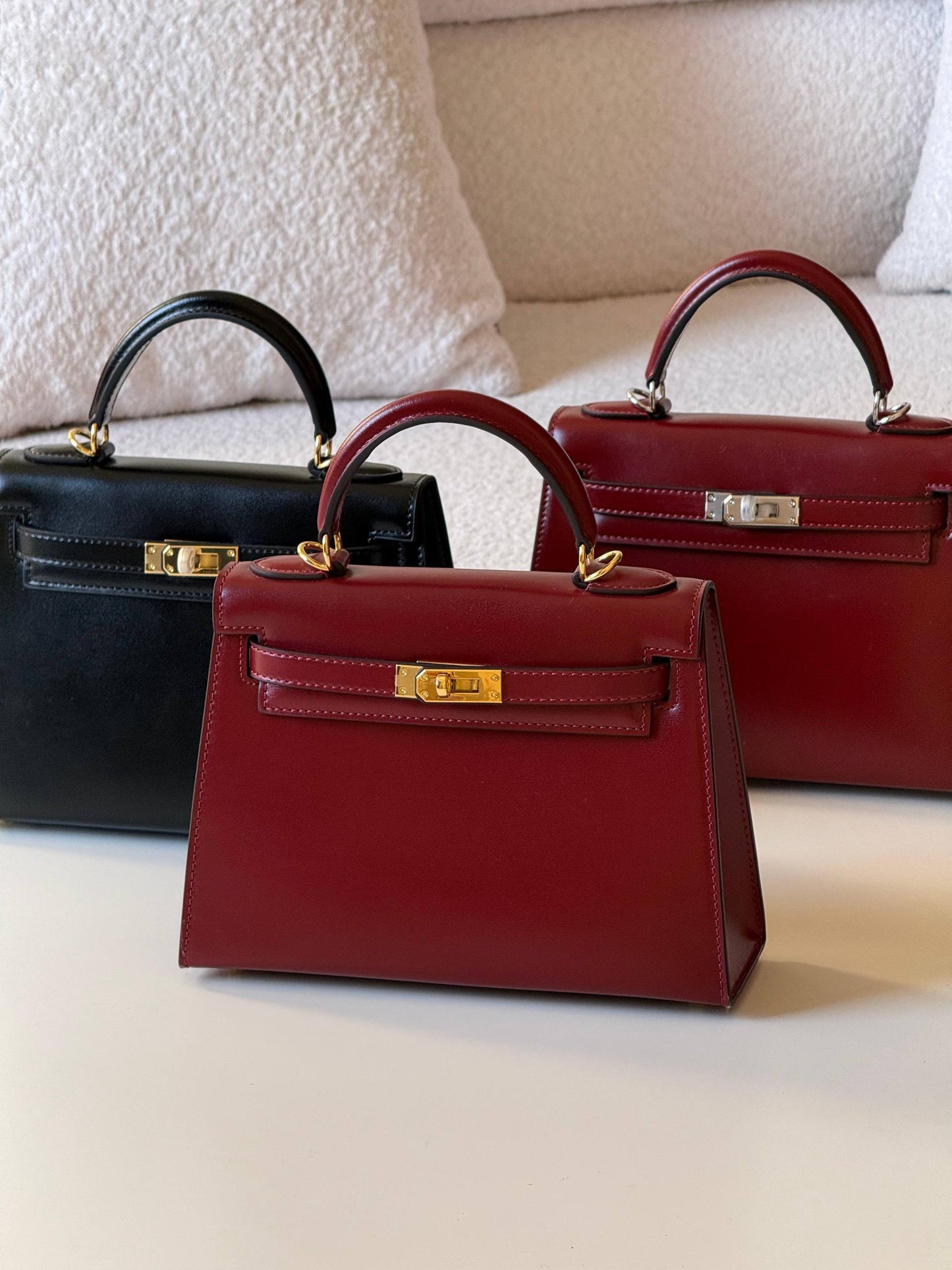 Hermes 
kelly 22cm💕
master quality😍with box❤️
340 dhs❤️💚

Zain52
♥️♥️♥️