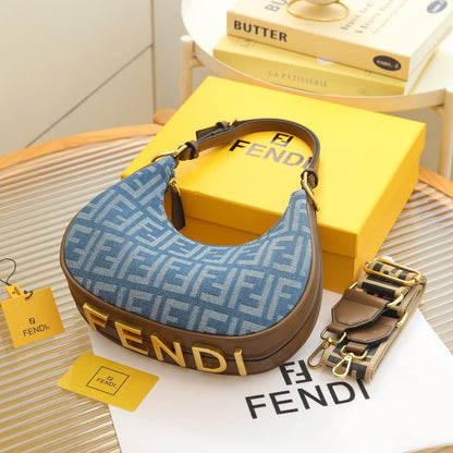 Fendi 
Best quality with box’s 
110 dhs✅
size 24 CM

Zain290
♥️♥️♥️