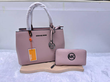 Mk 
with wallet  
size:31×22×13.5cm  
110 dhs💓

Zain114
♥️♥️♥️