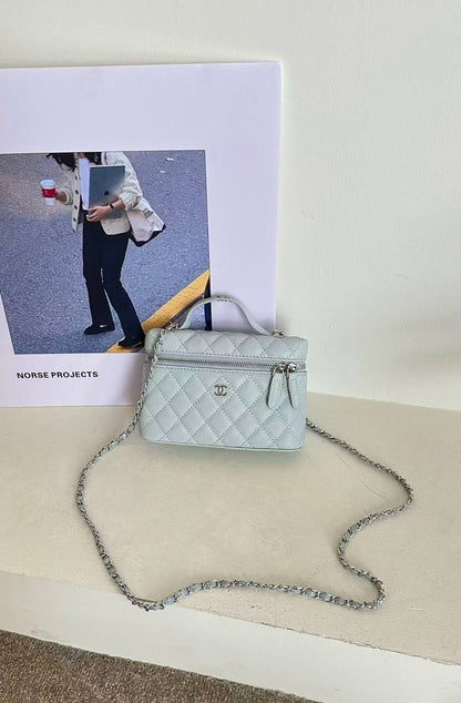 Chanel
withbox 
100 dhs💛

Zain143
♥️♥️♥️