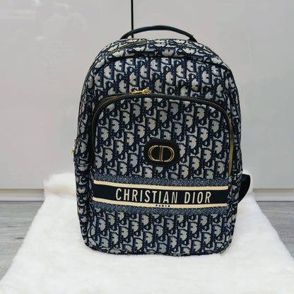 DIOR BACKPACK 
GOOD QUALITY 
55 dhs✅

Zain40
♥️♥️♥️