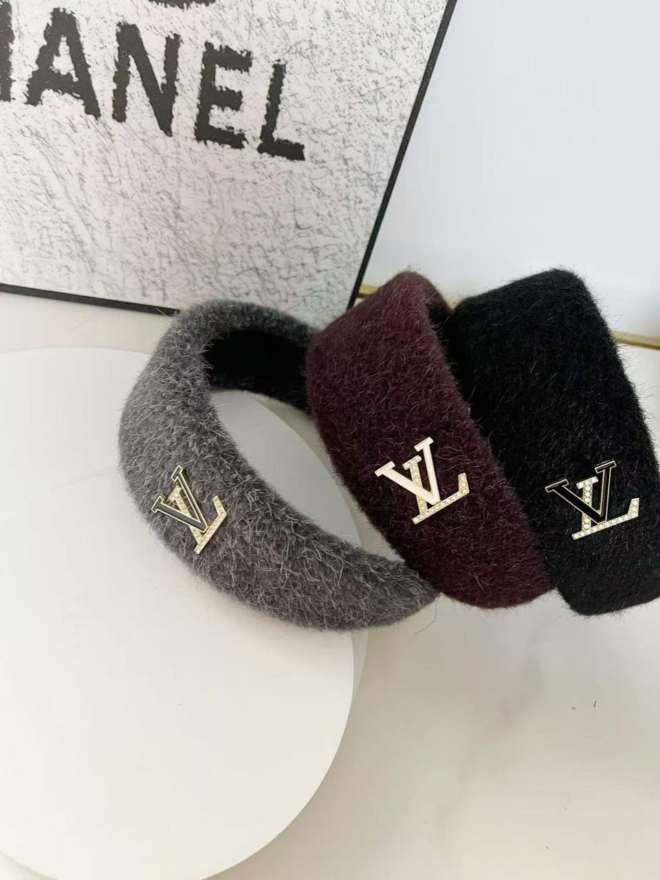 Headband 🔥*
good quality 💯
With paper bag 🛍️
20 dhs🪙🌨️
With master box 🗃️ 
40 dhs🪙🌨️

Zain216
♥️♥️♥️