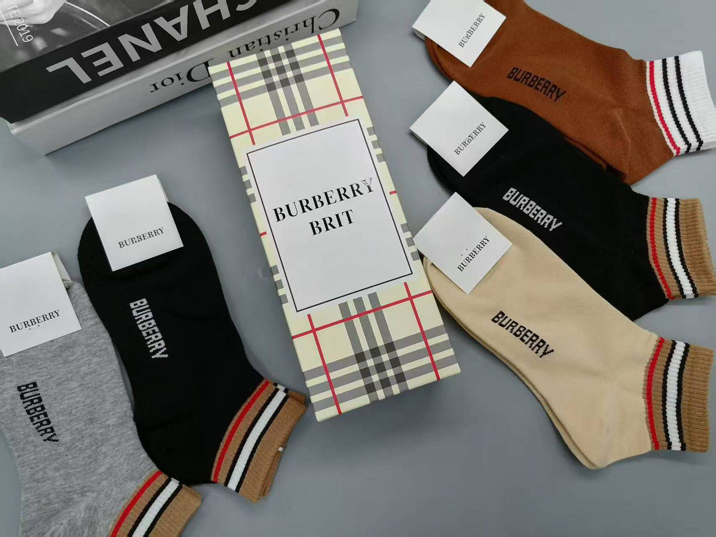 SOCKS 🆕
45 DHS💓
WITH GOOD BOX 📦

Zain28
♥️♥️♥️