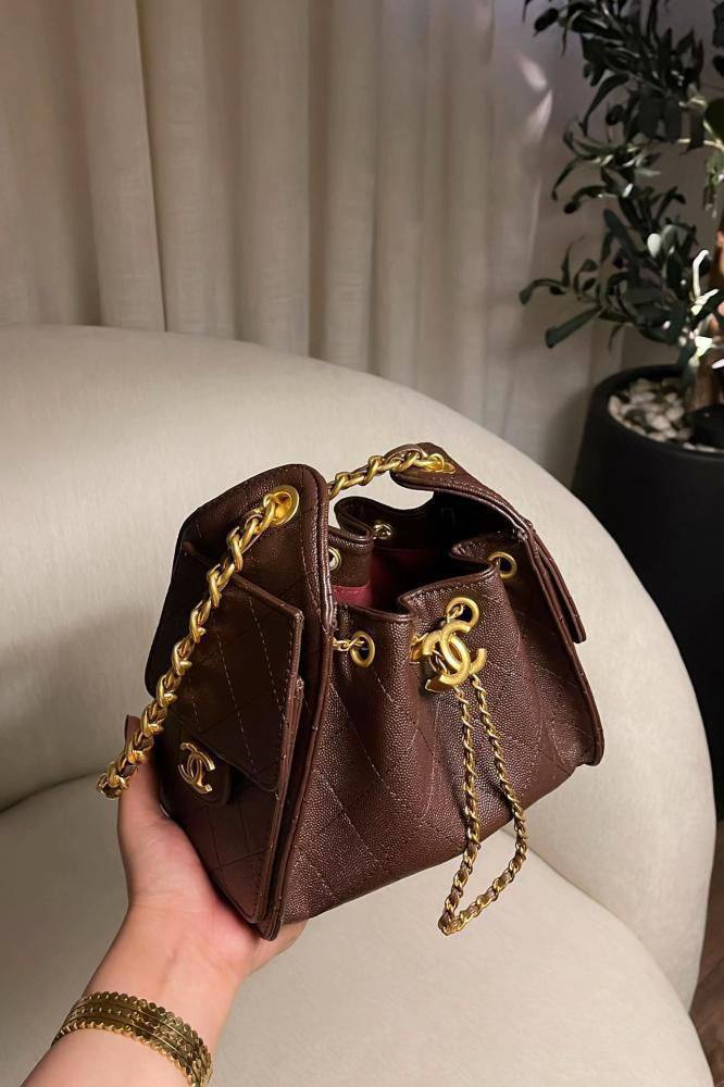 Chanel  
Small size 
120 dhs💓
With box

Zain299
♥️♥️♥️