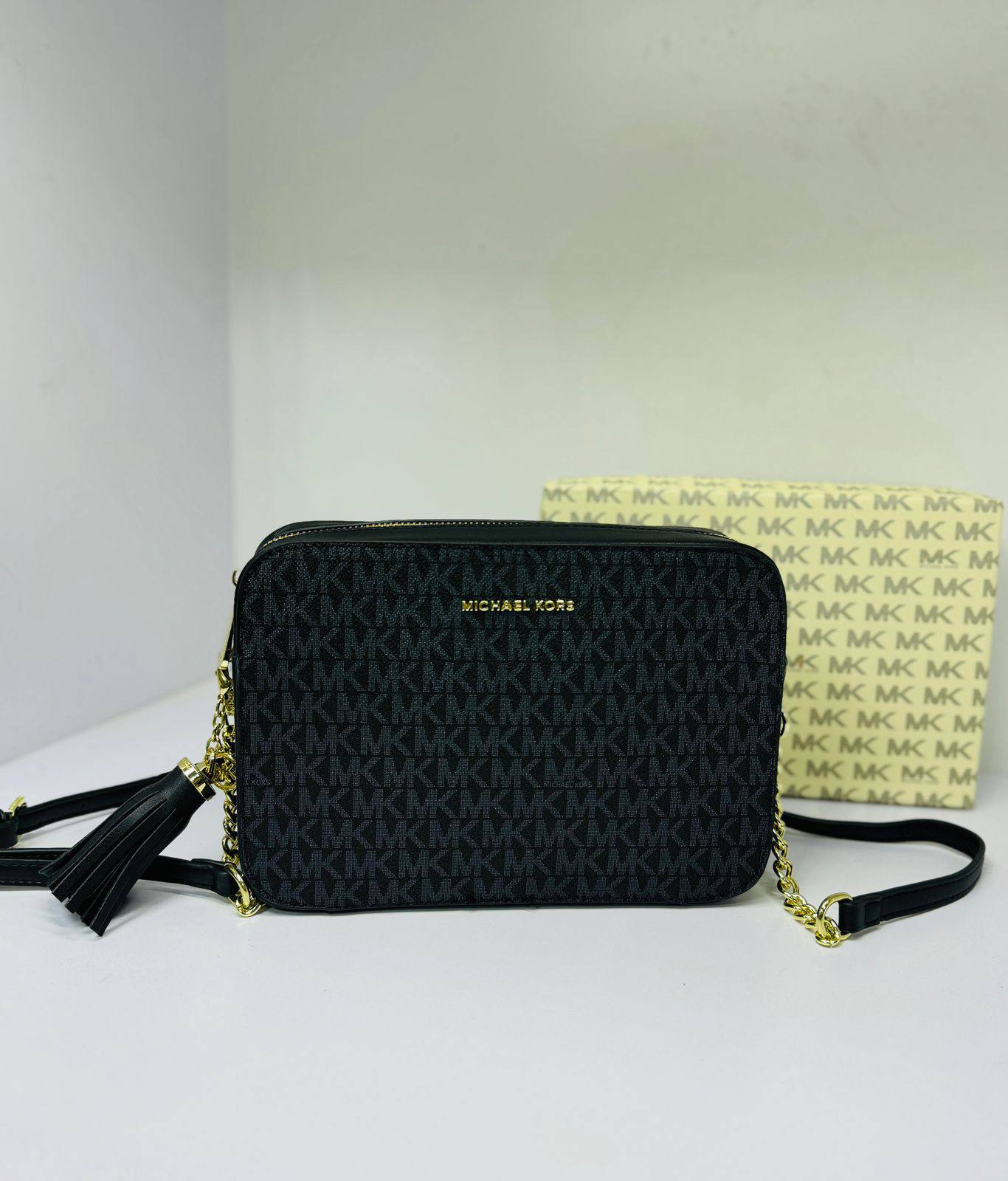 MK
High quality
With box 
85 dhs✅

Zain136
♥️♥️♥️