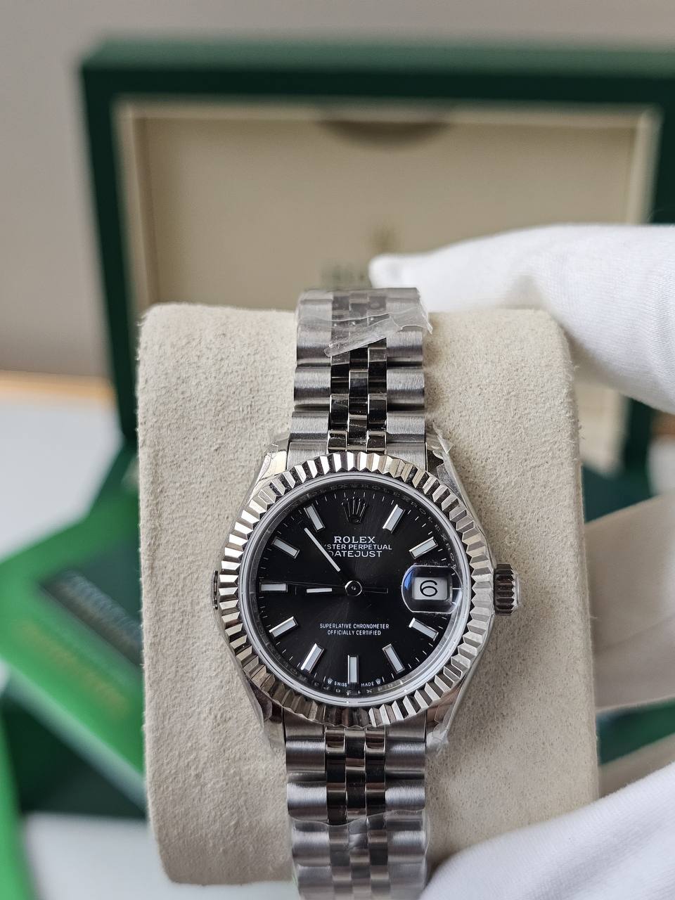*♛ROLEX♛*
Rolex
_DATE-JUST 28MM 
Swiss Movement🇨🇭
Water Resistant 💧
Sapphire Crystal 
Super Master Quality 
With Original Box  📦🛍️
For Price 👇 WhatsApp✅
0568585901 
0507557372
0552275751 Owner Zain 👌

Zain281
♥️♥️♥️