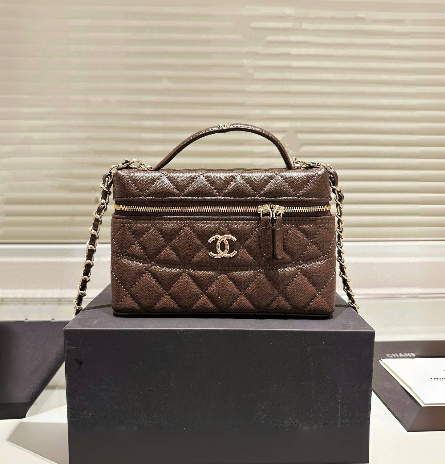 CHANEL 
GOOD QUALITY 

WITH BOX 
🎁🎁🎁

100 dhs🌺

Zain39
♥️♥️♥️