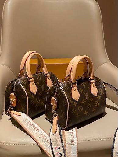 💼 LV Speedy Bag 💼 

With Box

20Cm
220 dhs🇦🇪🇦🇪🇦🇪

Zain131
♥️♥️♥️