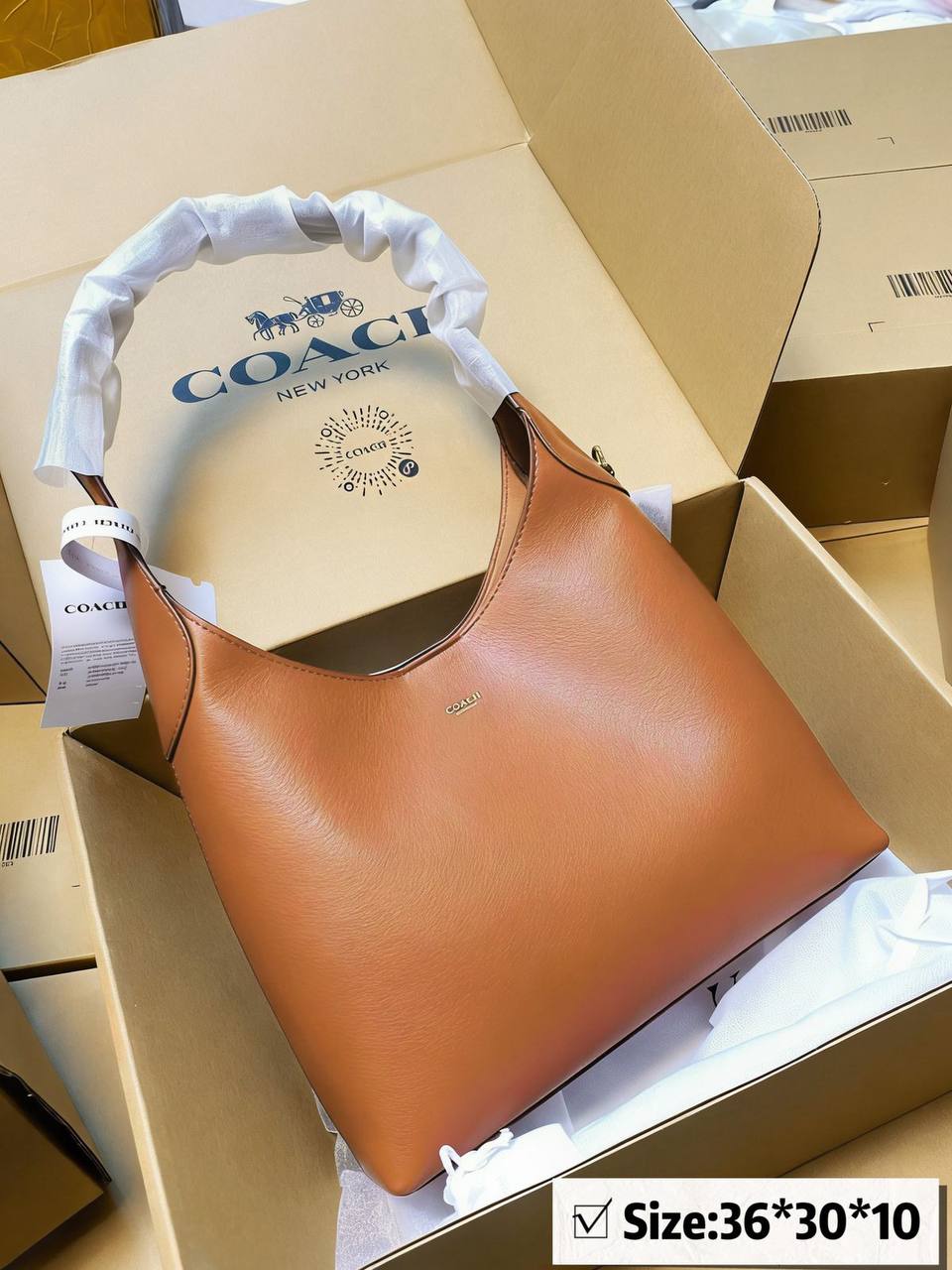 Coach

115 dhs✅ 

with box
🎁🎁🎁

Zain46
♥️♥️♥️