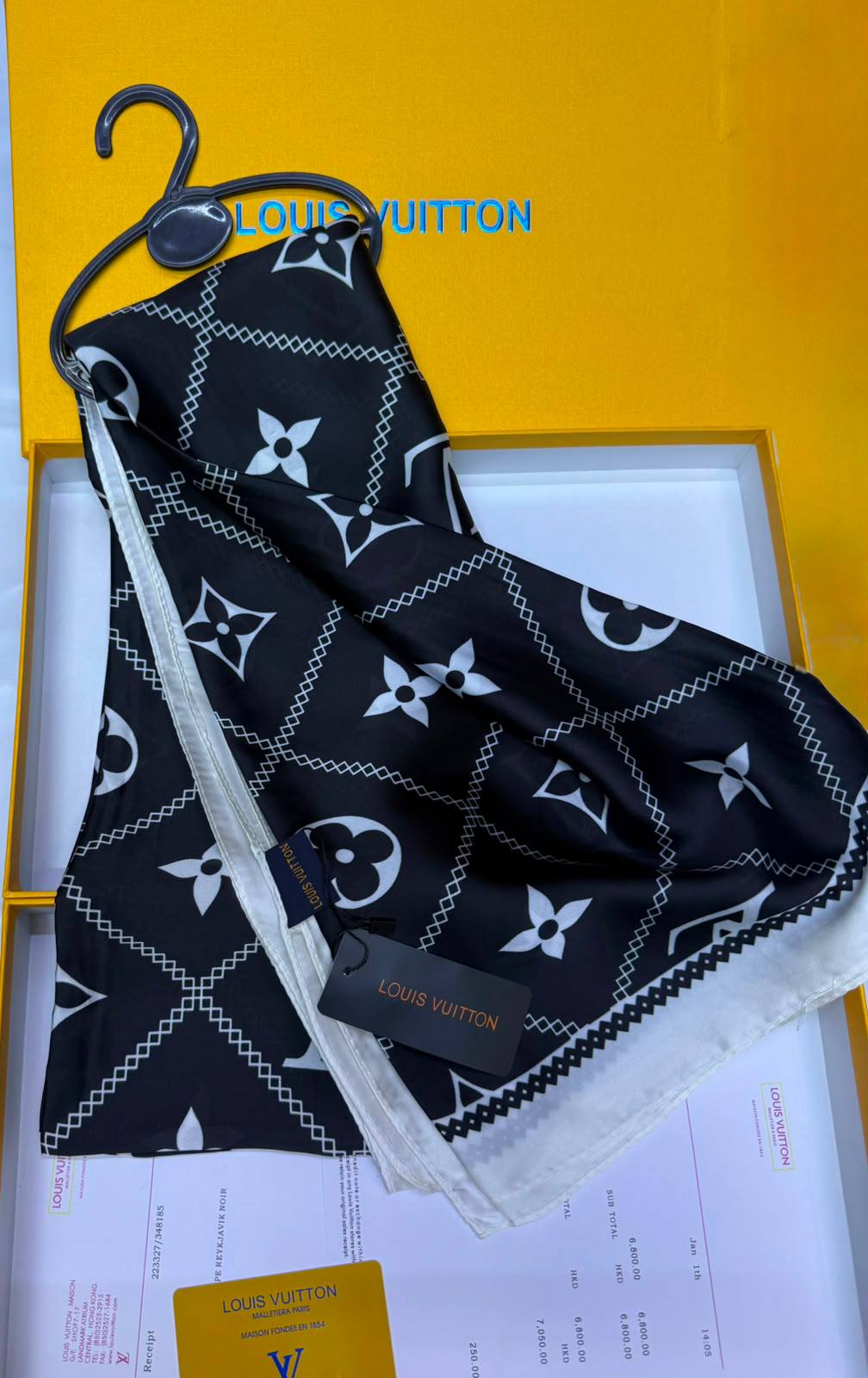 Silk scarf 

40 dhs🇦🇪  
no box

60 dhs🇦🇪 with box

Zain93
♥️♥️♥️