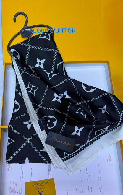 Silk scarf 

40 dhs🇦🇪  
no box

60 dhs🇦🇪 with box

Zain93
♥️♥️♥️