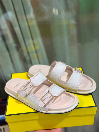 Fendi 

Size 40 to 45

100 dhs✅

Zain103
♥️♥️♥️