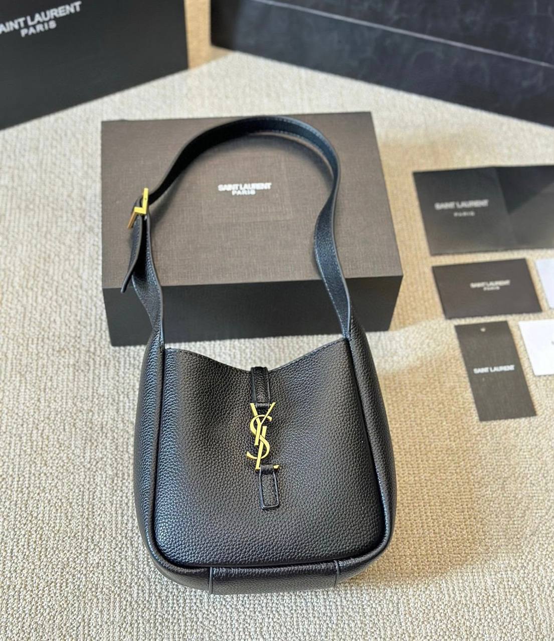YSL 

 HIGH QUALITY 

WITH BOX 
🎁🎁🎁

100 dhs✅

Zain295
♥️♥️♥️