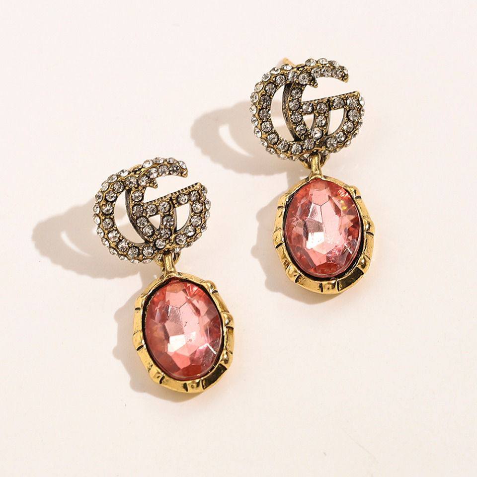 New arrival branded earrings 
30 dhs🪙💚/ pair without box 
40 dhs🪙💚/ pair with branded box

Zain243
♥️♥️♥️