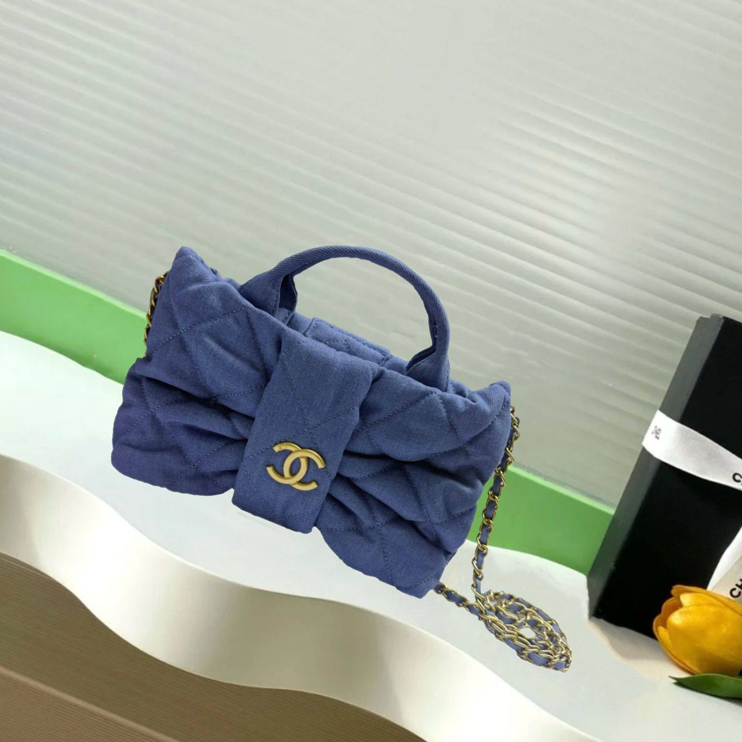 Chanel

115 dhs🗽

with box
🎁🎁🎁

Zain38
♥️♥️♥️