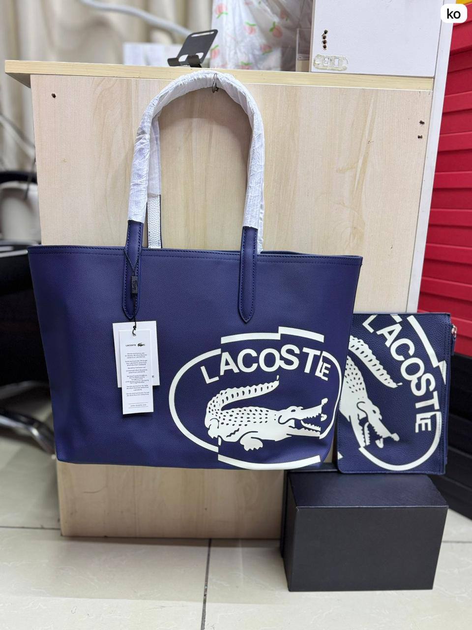 🌟 LACOSTE 🐊 New 2 in 1
Double-sided usable bag
Size: 47 * 29 cm
95 dhs🪙🖤

Zain115
♥️♥️♥️