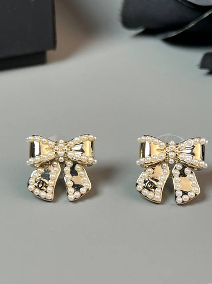 CHANEL❤️‍🔥*
Earring 🦋
Master quality 💯
With normal boxes 📦 
45 dhs✅
With master box 🗃️ 
60 dhs✅

Zain216
♥️♥️♥️