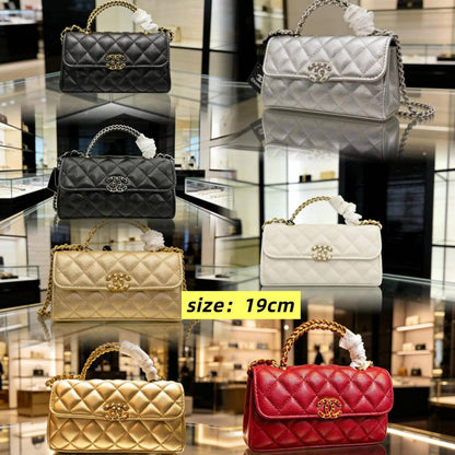 Chanel 
115 dhs✅
With box
Size:19*11*5.5

Zain07
♥️♥️♥️