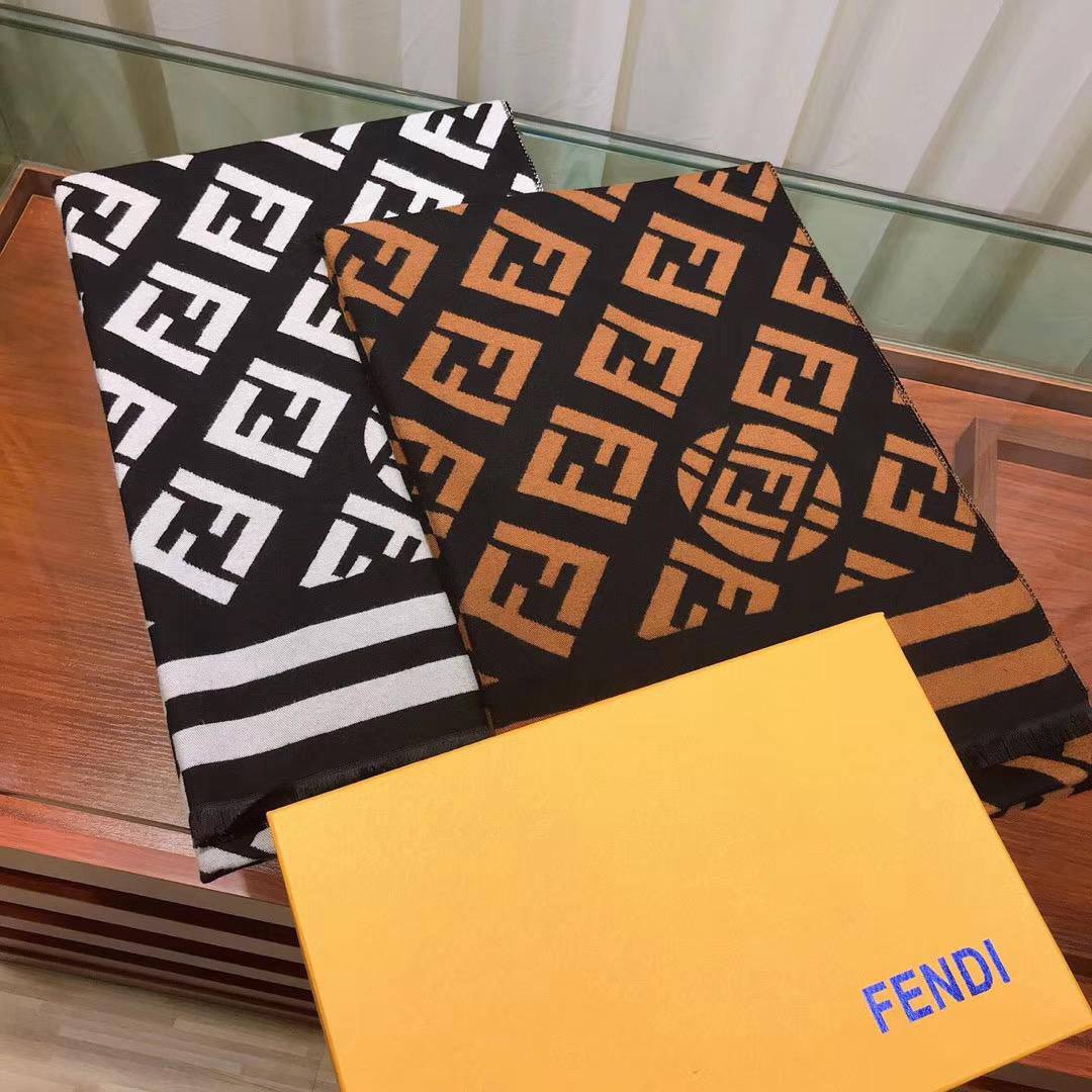 Winter scarf 
45 dhs🪙💚

Zain93