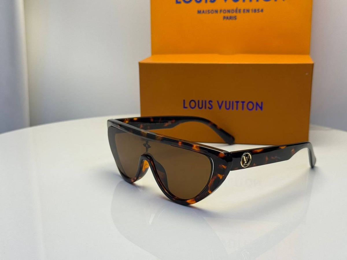 Dior
Gucci 
Miumiu
Celine
65 dhs🇦🇪🇦🇪

Good quality 
Zain182
♥️♥️♥️
