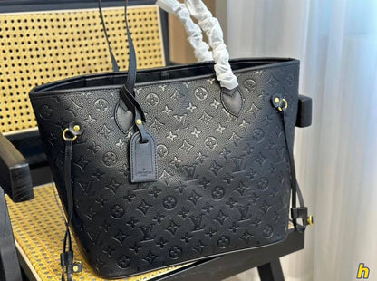 LV 
100 dhs✅
with box
size 43×6×28cm

Zain42
♥️♥️♥️