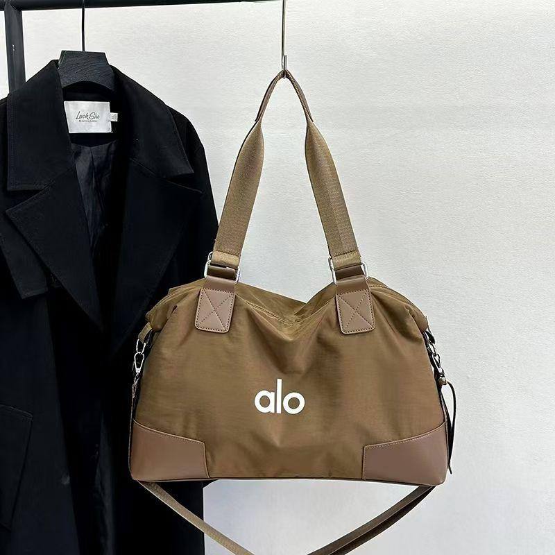 🥇 ALO  Fitness bag
Good quality 
Size : 45 * 16 * 30 cm
65 dhs💓

Zain115
♥️♥️♥️