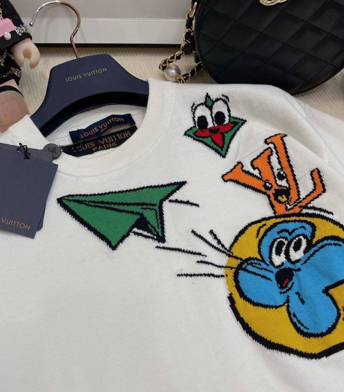 Lv
Men’s Tshirt 
Master Quality 
SMLXLXXL 
300 dhs🇦🇪🇦🇪

Zain276
♥️♥️♥️