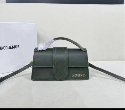 Jacquemus

110 dhs🪙🌨️

Zain143
♥️♥️♥️