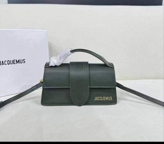 Jacquemus

110 dhs🪙🌨️

Zain143
♥️♥️♥️