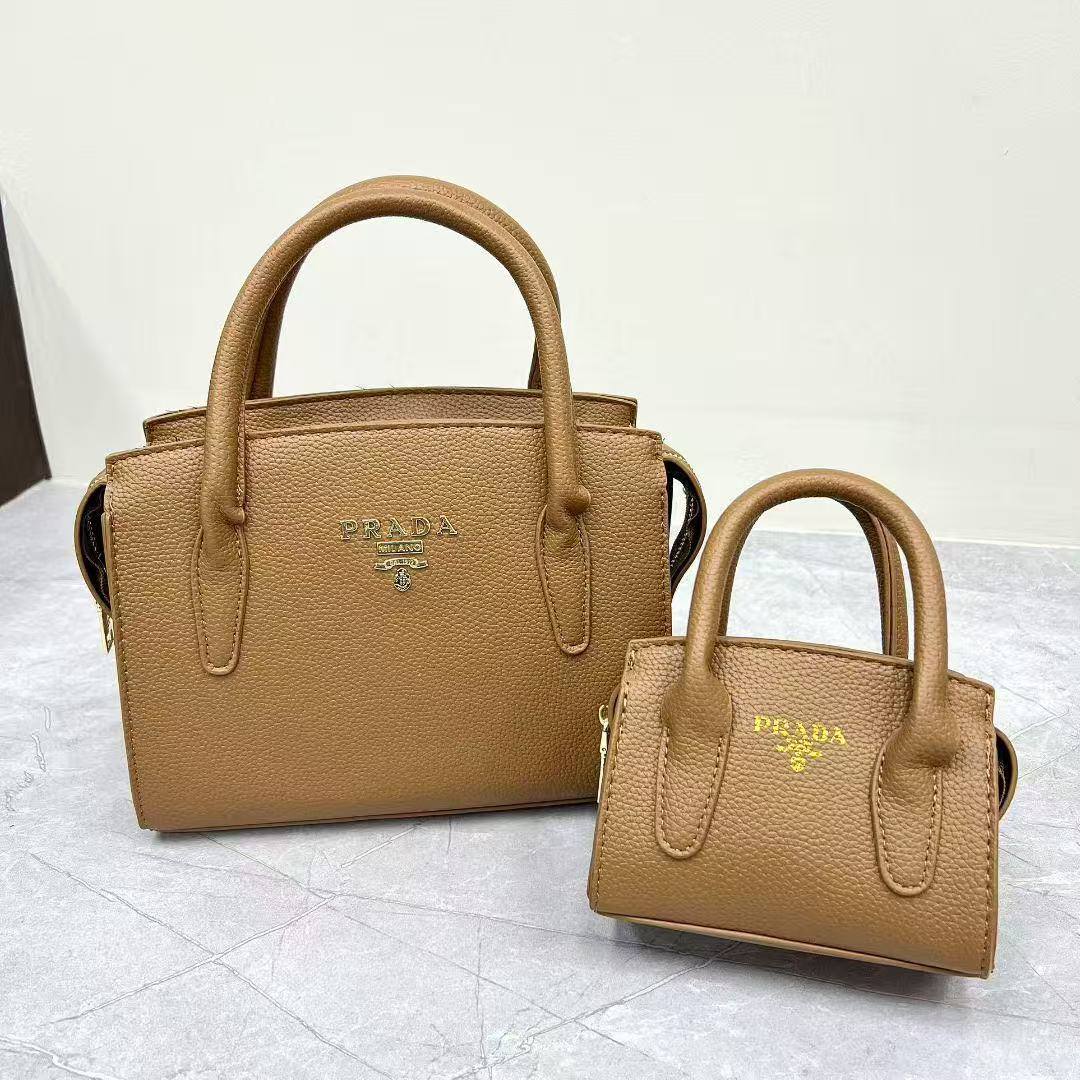 Prada
85 dhs✅

Zain232
♥️♥️♥️