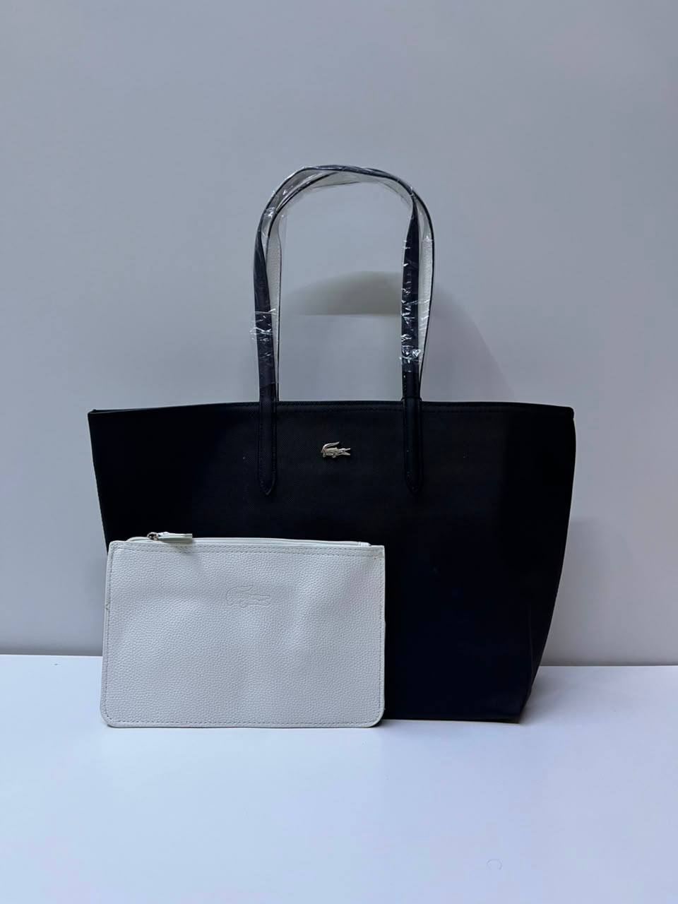 Lacoste
75 dhs🇦🇪🇦🇪
size 47×13×28cm

Zain42
♥️♥️♥️