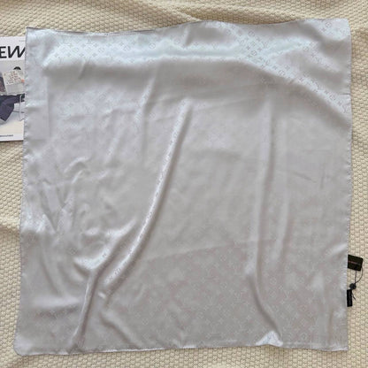 💙 LV SCARF 💙
💙*VIP QUALITY*💙
💙*100% SILK*💙
320 dhs💛

Zain281
♥️♥️♥️