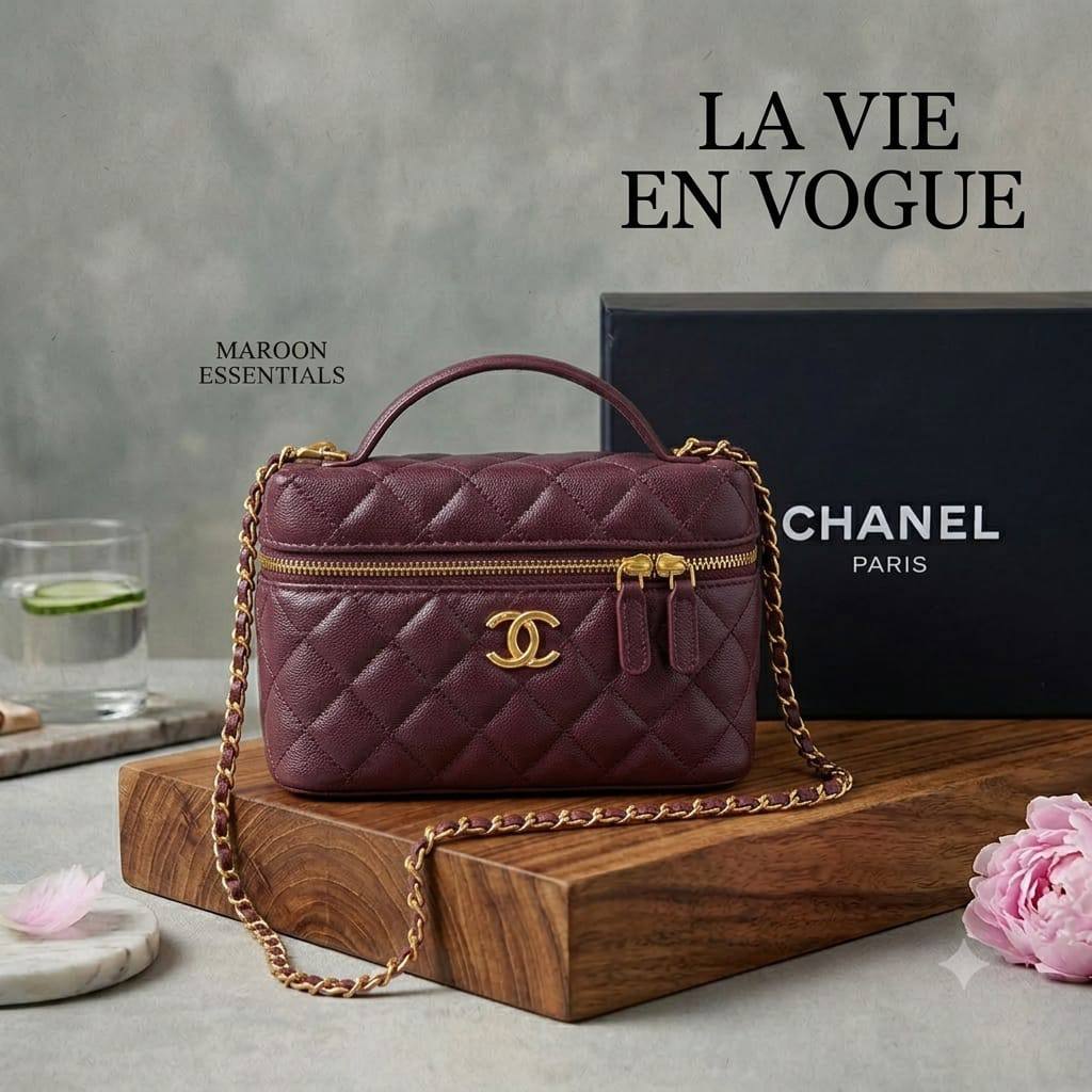 CHANEL Vanity Bag
Grained leather Material
Gold Hardware
With long chain belt strap
Size : 19 cm
With BOX

100 dhs💓

Zain239
♥️♥️♥️
