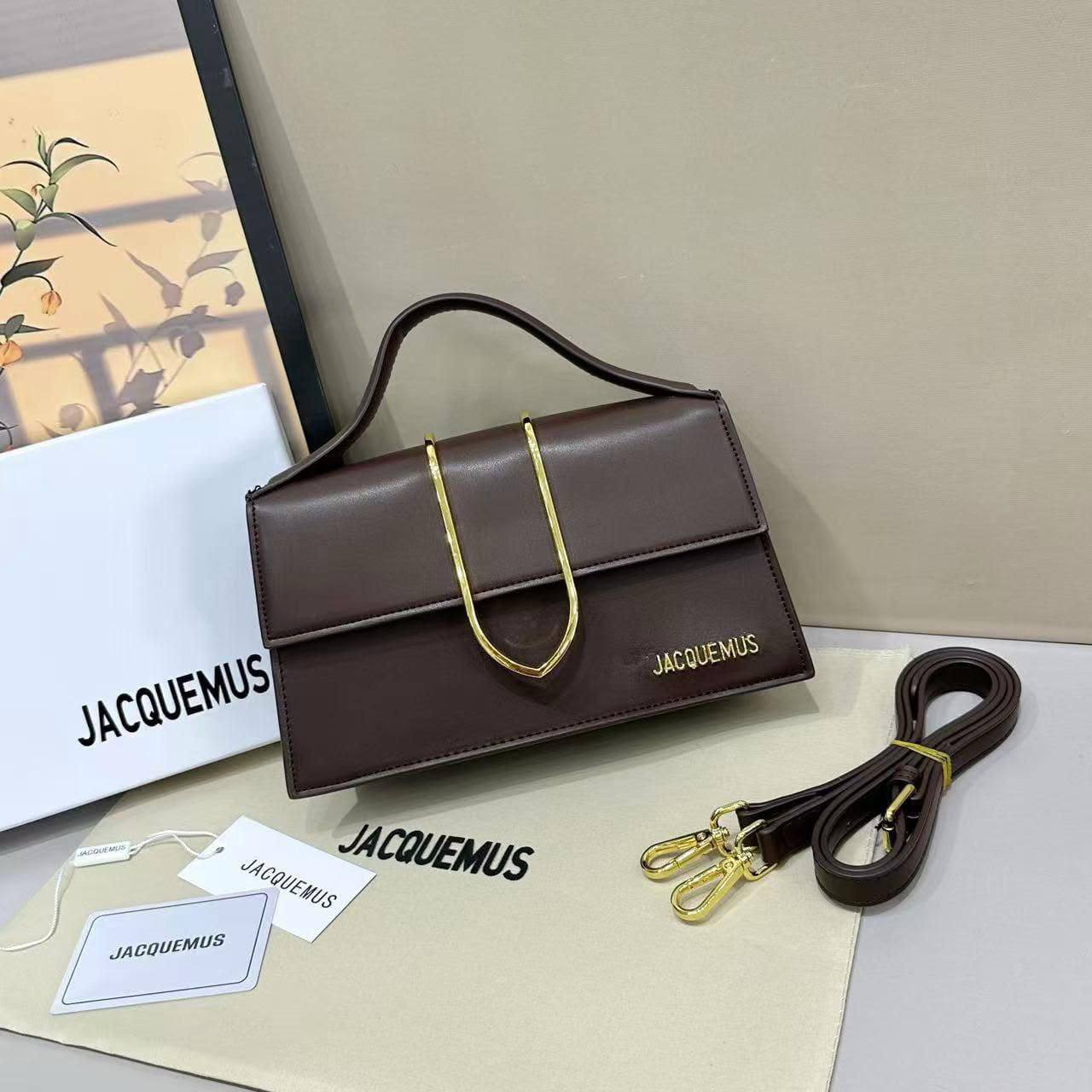 JACQUEMUS 
GOOD QUALITY 💫
110 dhs🇦🇪🇦🇪
WITH BOX 📦

Zain28
♥️♥️♥️