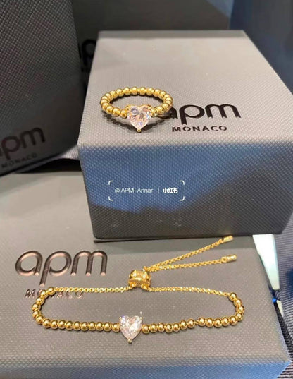 Apm 😍*
Necklace 💥
Earring 🦋
Bracelet 💥
Ring 💍 available size👇
6,7,8,9
Master quality 💯
With normal boxes 🗃️ 
280 dhs🇦🇪🇦🇪

With master box 📦 
310 dhs🇦🇪🇦🇪

Zain216
♥️♥️♥️