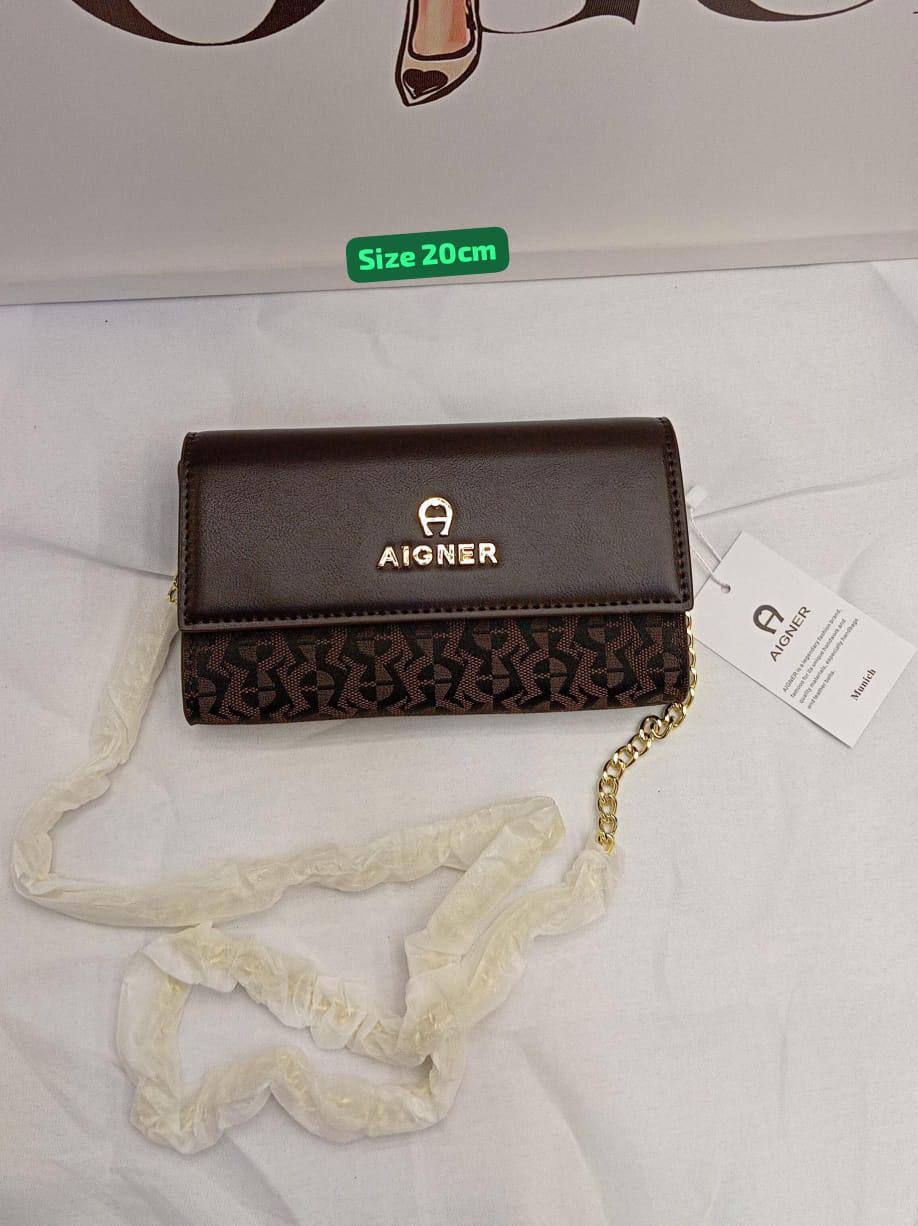 Aigner
Best quality

With box’s
🎁🎁🎁

90 dhs❤️
size 20cm

Zain158
♥️♥️♥️