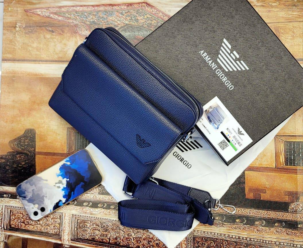 LV - Gucci 
With box 
🎁🎁🎁

95 dhs✅
Size24cm

Zain161
♥️♥️♥️