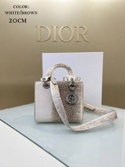 Dior
ᴄʀɪsᴛɪᴀɴ ᴅɪᴏʀ ᴀʟʟɪɢᴀᴛᴏʀ sᴋɪɴ
ʟᴀᴅʏ ᴅɪᴏʀ/ ᴄʀʏsᴛᴀʟ ᴄʜᴀʀᴍ
sɪʟᴠᴇʀ ʜᴀʀᴅᴡᴀʀᴇ/ʟᴏɴɢ sᴛʀᴀᴘ
ᴡɪᴛʜ ʙᴏx
ᴘᴀᴛᴇɴᴛ ʟᴇᴀᴛʜᴇʀ
sɪᴢᴇ:20ᴄᴍ
105 dhs✅

Zain56
♥️♥️♥️