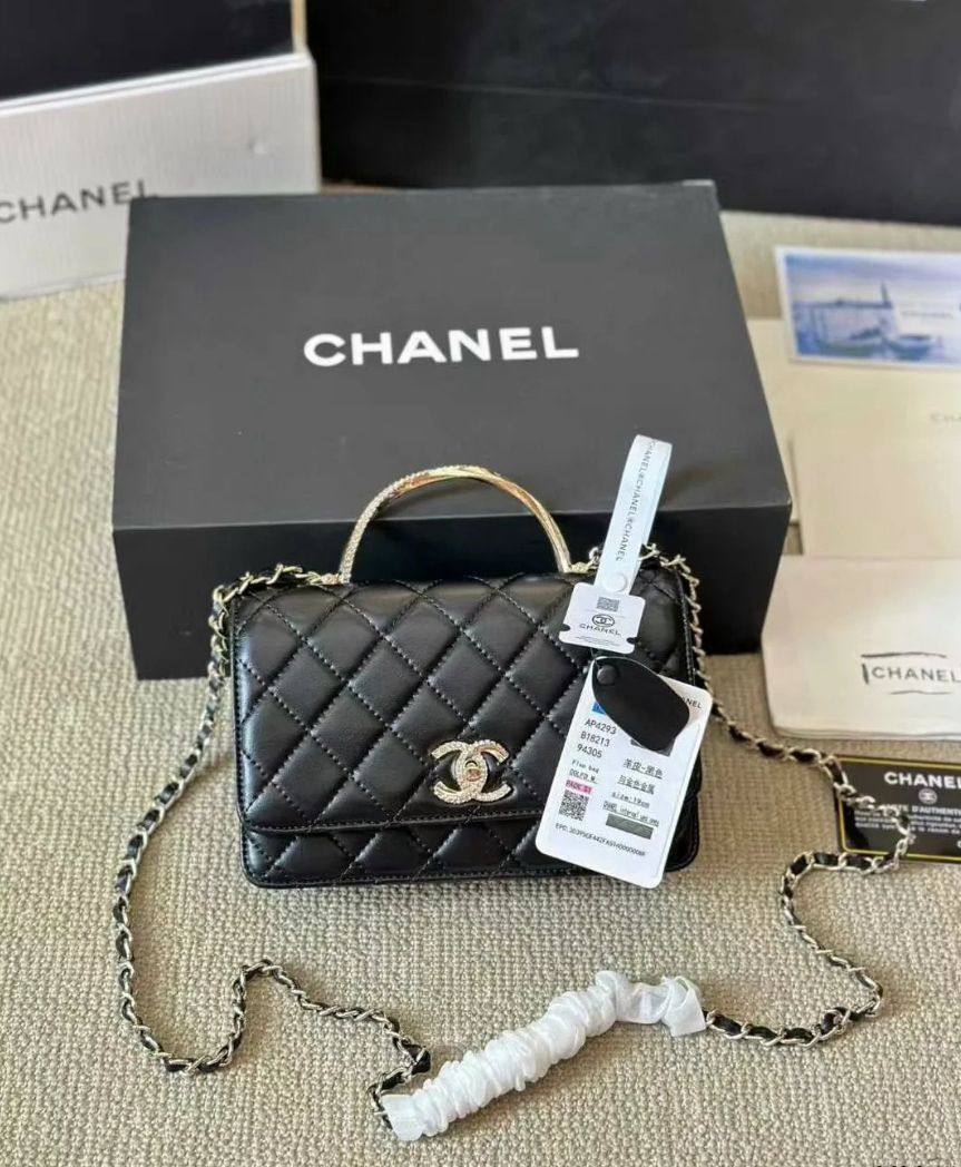 Chanel
100 dhs✅
Good-quality 

with box
🎁🎁🎁

Zain35
♥️♥️♥️