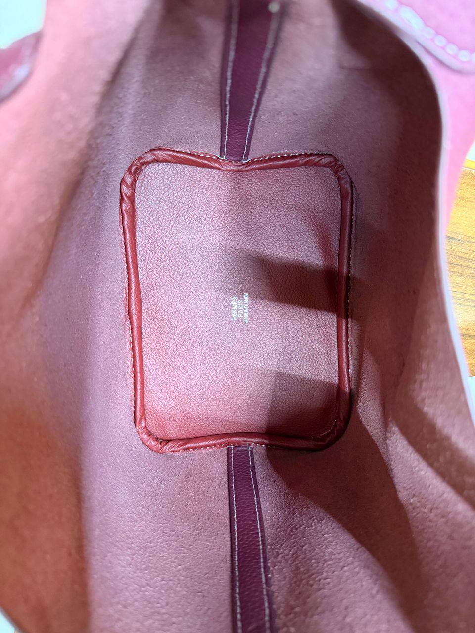 Hermes 
90 dhs✅
with box🎁

size 19×20×15cm

Zain42
♥️♥️♥️