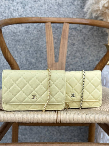 CHANEL
19cm
290 dhs✅
Top quality
With box🎁

Zain167
♥️♥️♥️