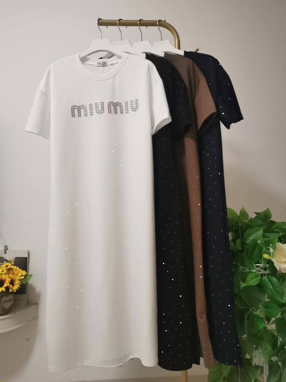 New Miu Miu - Dior - Alo
M-L-XL size have
90 dhs✅

Zain140
♥️♥️♥️