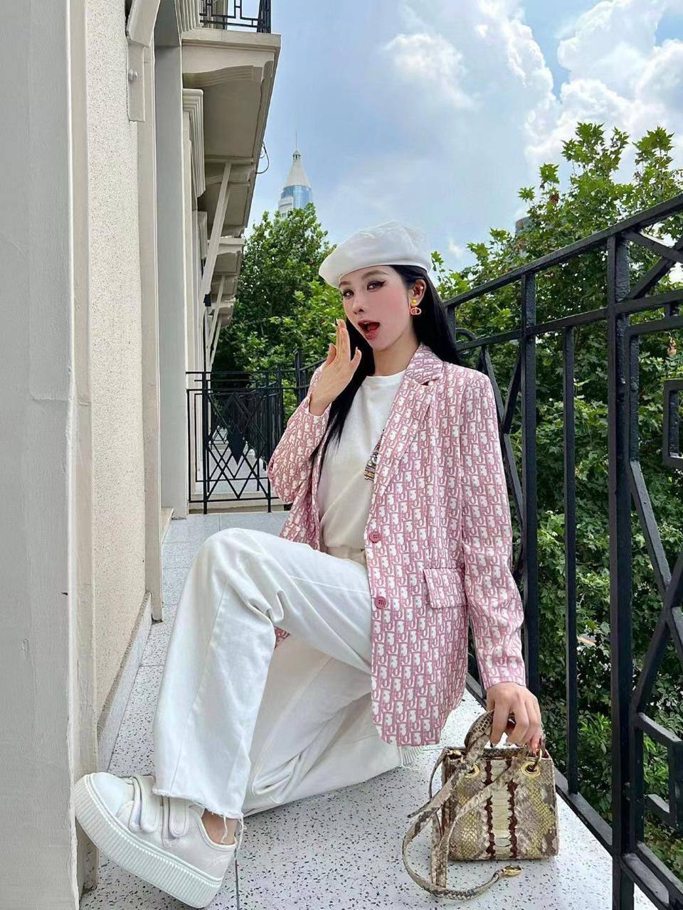 New collections 

good  quality  ✅

 Sizes:S M L xl 

Available now
240 dhs🇦🇪🇦🇪

Zain231
♥️♥️♥️