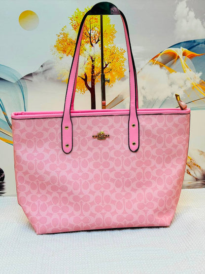 Coach 
Best quality with box’s 
100 dhs🇦🇪🇦🇪
size 41 CM

Zain290
♥️♥️♥️