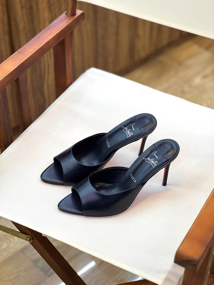 Christian Louboutin
❤️💛🤍🖤
Size 36-41
_Super master high quality_🪡
450 dhs✅

Zain176
♥️♥️♥️
