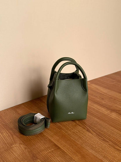 LORO PIANA 

13_16cm 
350 dhs🇦🇪🇦🇪

 MASTER QUALITY
 With box🎁

Zain167
♥️♥️♥️